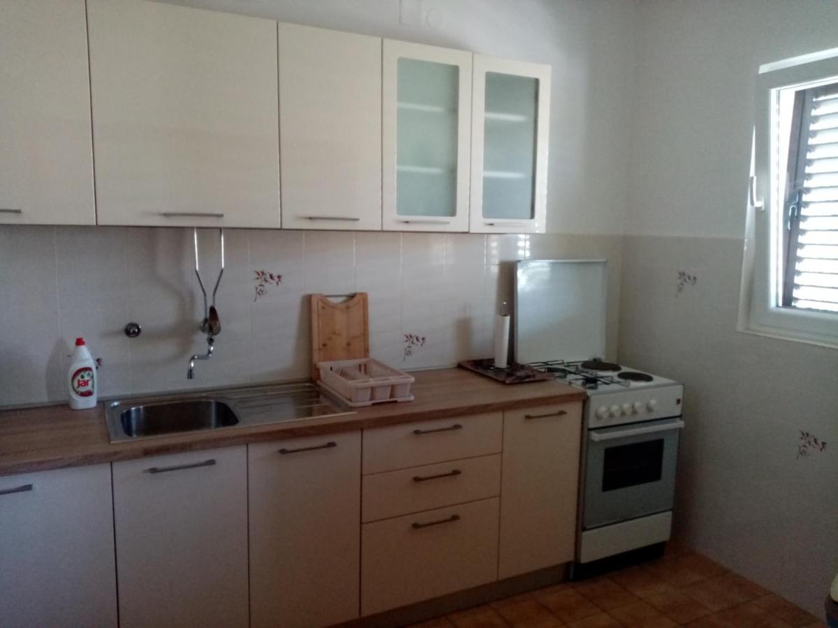 Pave Apartment Betina  Luaran gambar