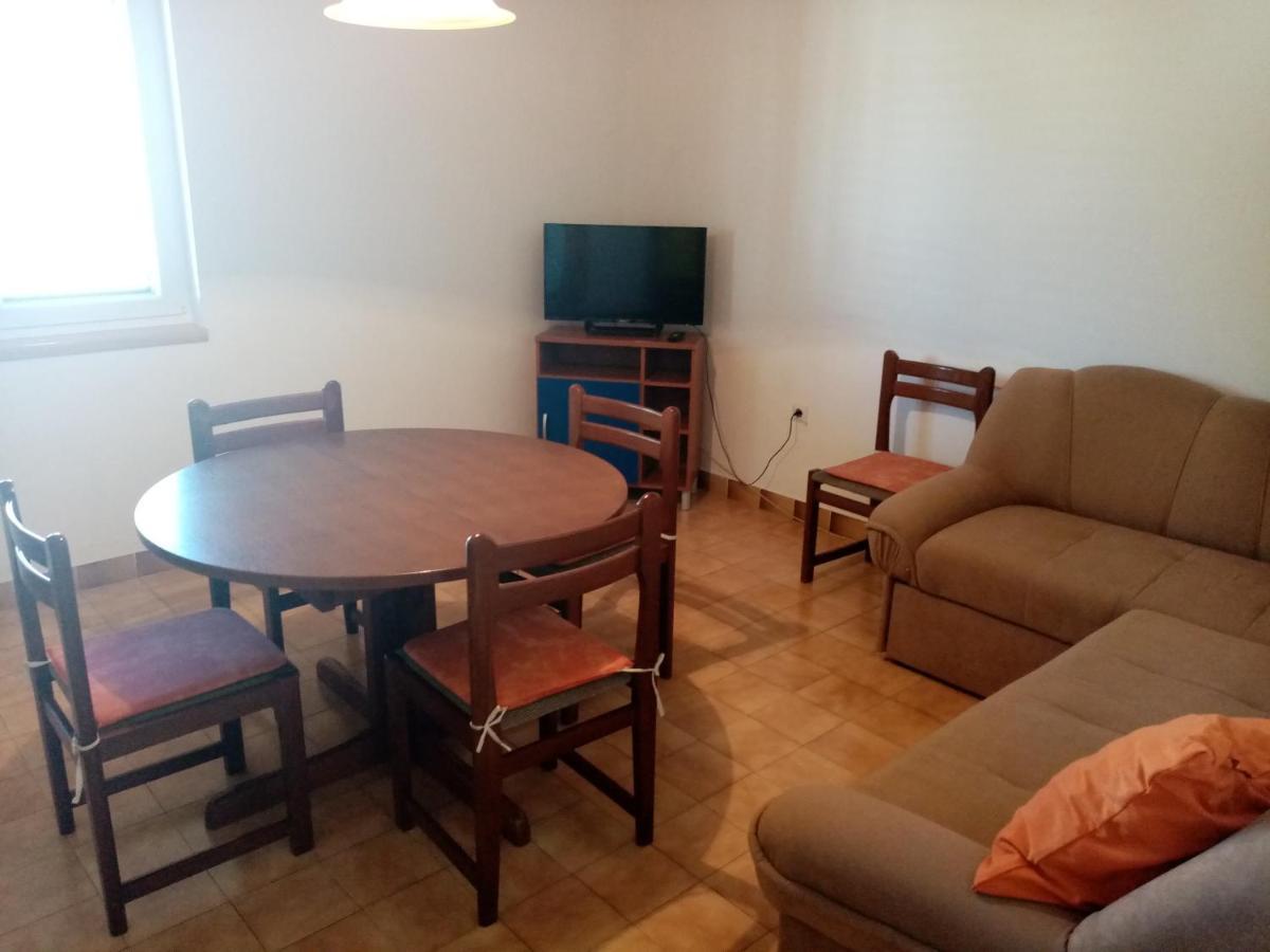 Pave Apartment Betina  Luaran gambar