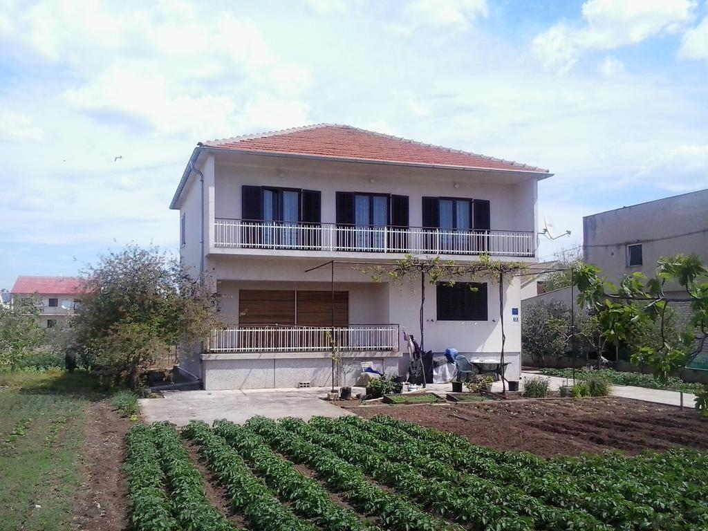 Pave Apartment Betina  Luaran gambar