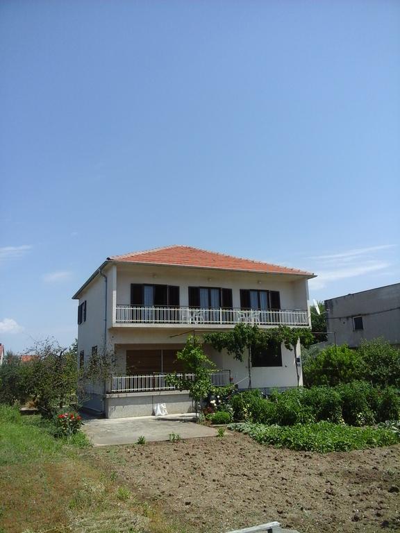 Pave Apartment Betina  Luaran gambar