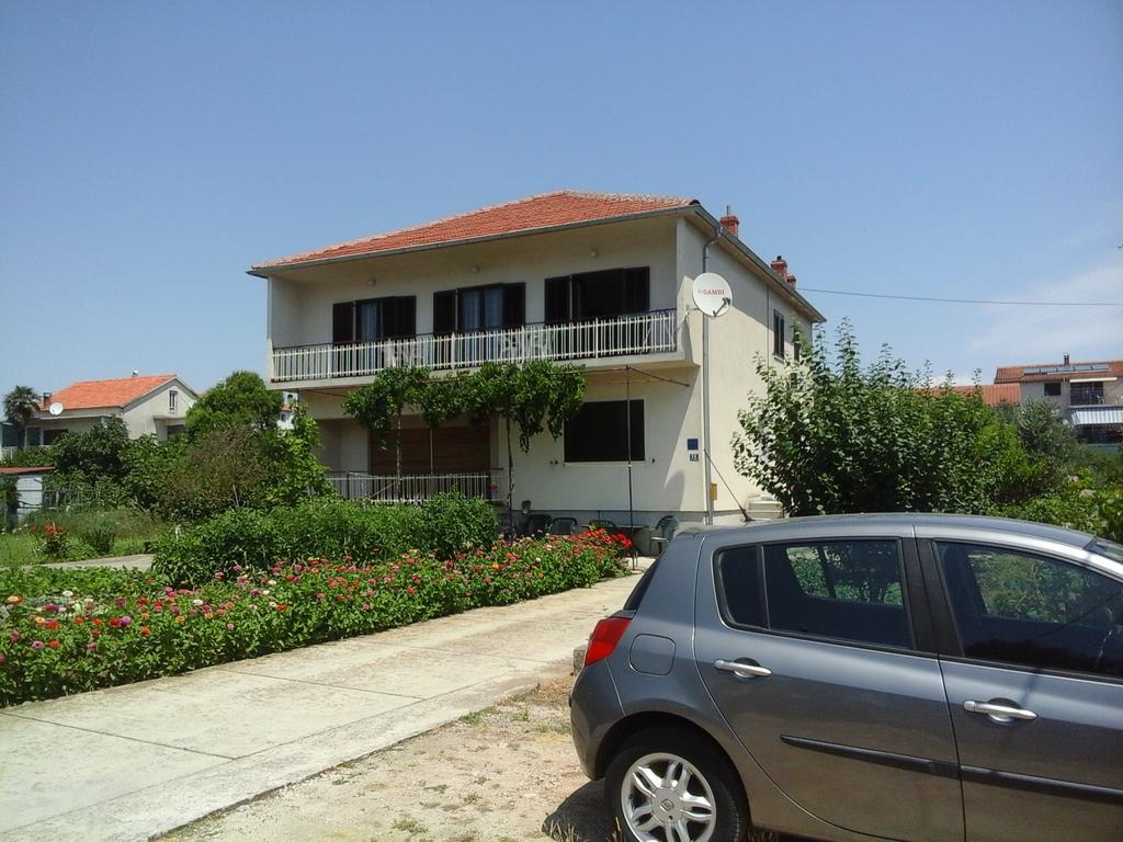 Pave Apartment Betina  Luaran gambar